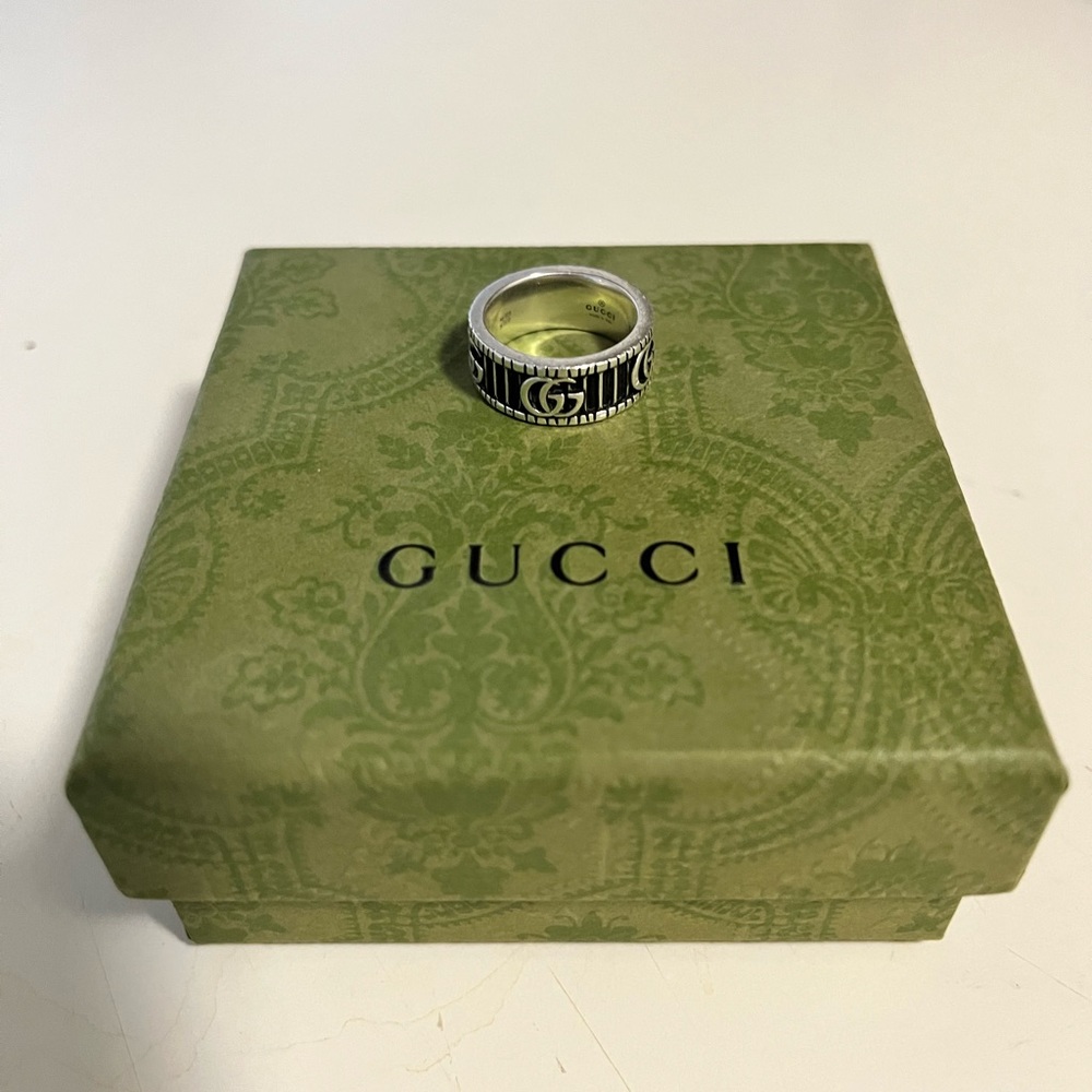 Size 11 Gucci ring (US size 5.5)